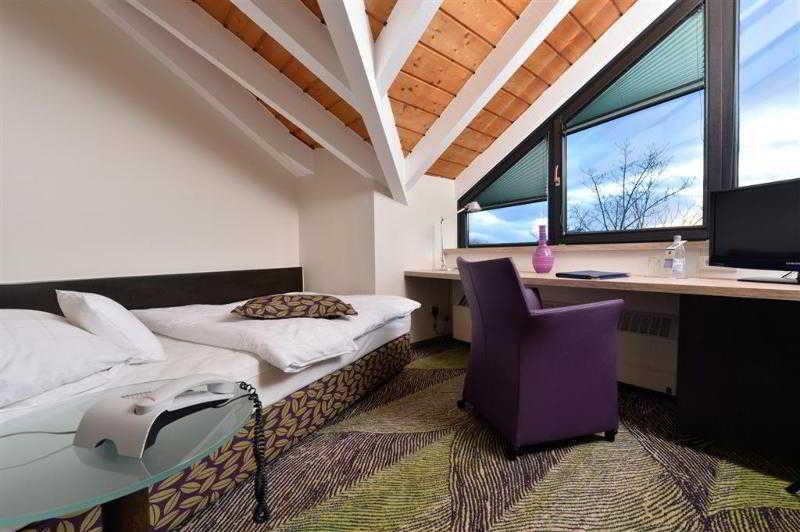 Dormero Hotel Duesseldorf Эркрат Экстерьер фото